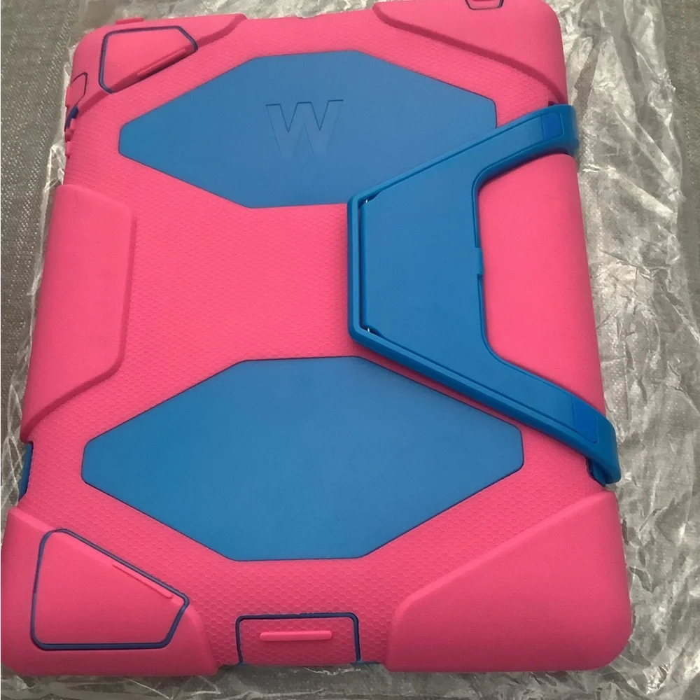 Travellor brand, military-grade, shockproof case